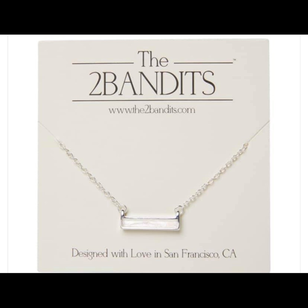 The 2Bandits bar necklace